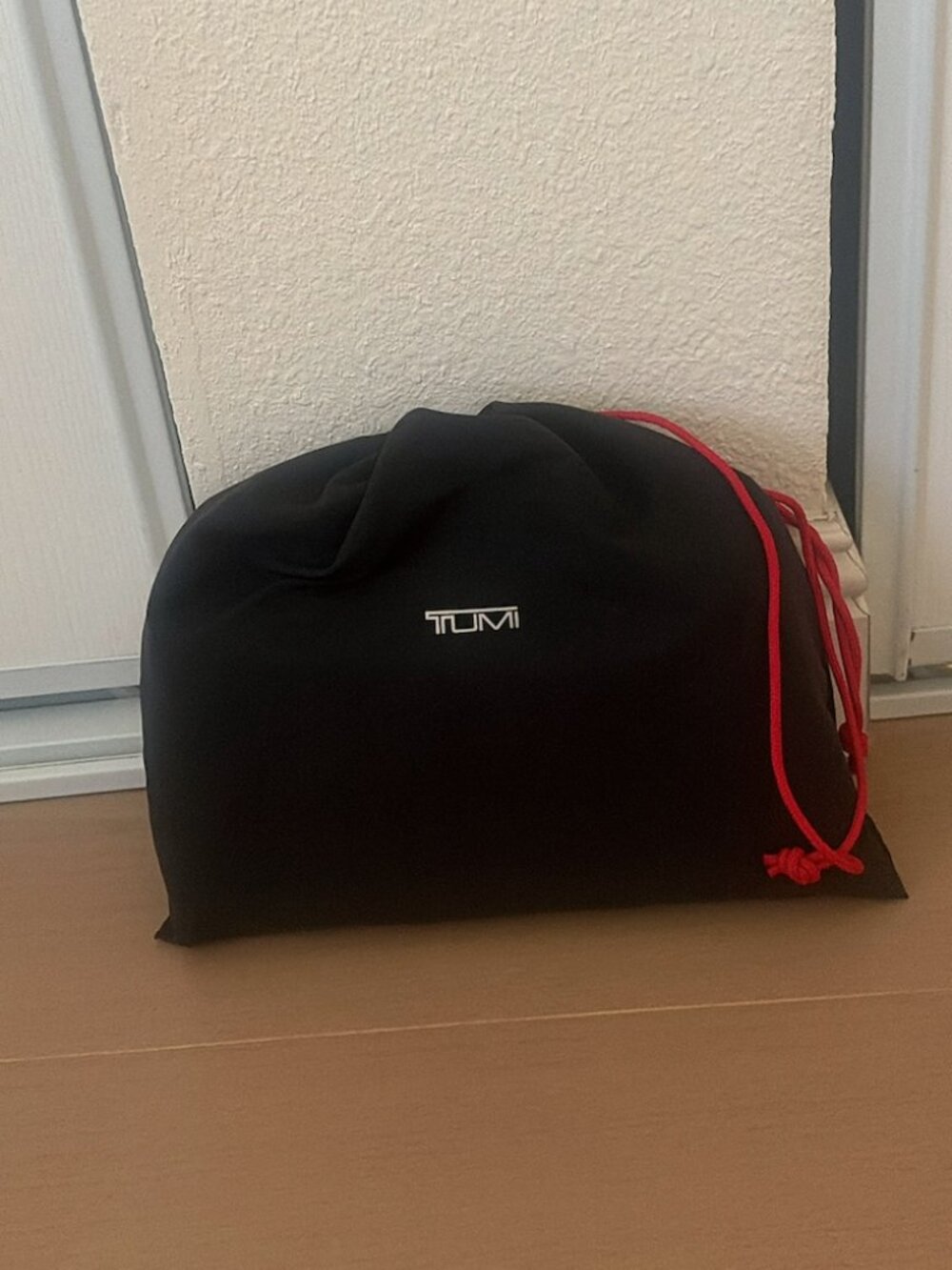TUMI Black Pouch with Strap Brand New GWP $125 Value - Picture 3 of 11